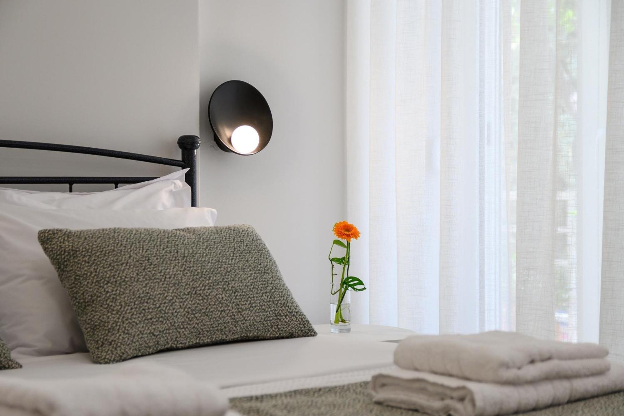 Cozy Corner Apartment *